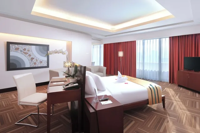 Armani, Suite, King Bed، Merlynn Park Hotel 5/8