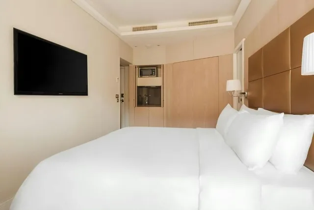 Deluxe, Queen Bed, L Edmond Hotel Parc Monceau 3/4