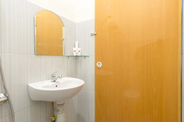 غرفة قياسية بسريرين منفصلين، OYO 873 Kamani Homestay Syariah 5/5