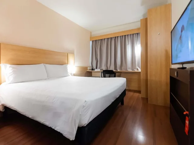 Standard, 1 Double and 1 Single Bed, Ibis Porto Alegre Moinhos De Vento 6/10
