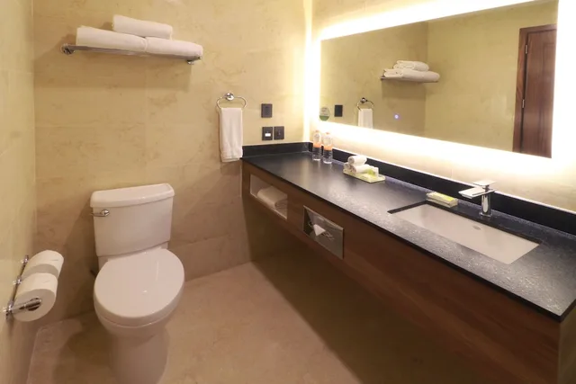 جناح بسرير كينج في الطابق العلوي، Holiday Inn and Suites Puerto Vallarta Marina and Golf 5/6