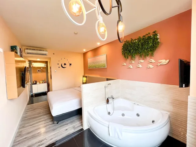 غرفة تنفيذية بسرير كينج بجاكوزي، Verse Luxe Hotel Wahid Hasyim 9/10