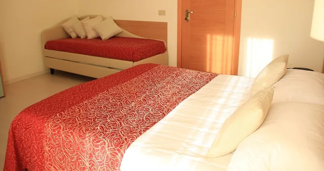 غرفة ثلاثية بسرير كوين وسرير فردي، C Hotels International 5/7