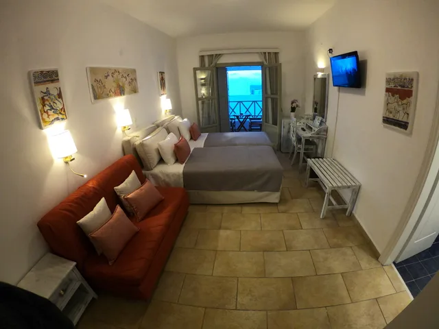 غرفة عائلية، Mathios Village 6/9