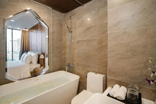 غرفة ديلوكس بإطلالة على النهر بشرفة، HAIAN Riverfront Hotel 1/1