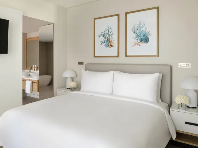 Suite, Beach Front, Private Pool، Movenpick Resort Al Marjan Island 1/4