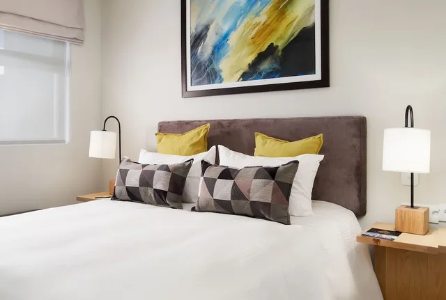 غرفة صغيرة بسرير كوين، The Regency Apartment Hotel Menlyn 2/3