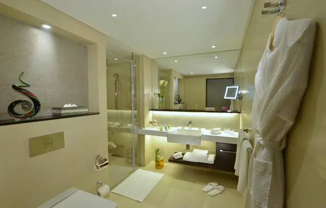 غرفة قياسية بسرير مزدوج، Crowne Plaza Bahrain 5/5