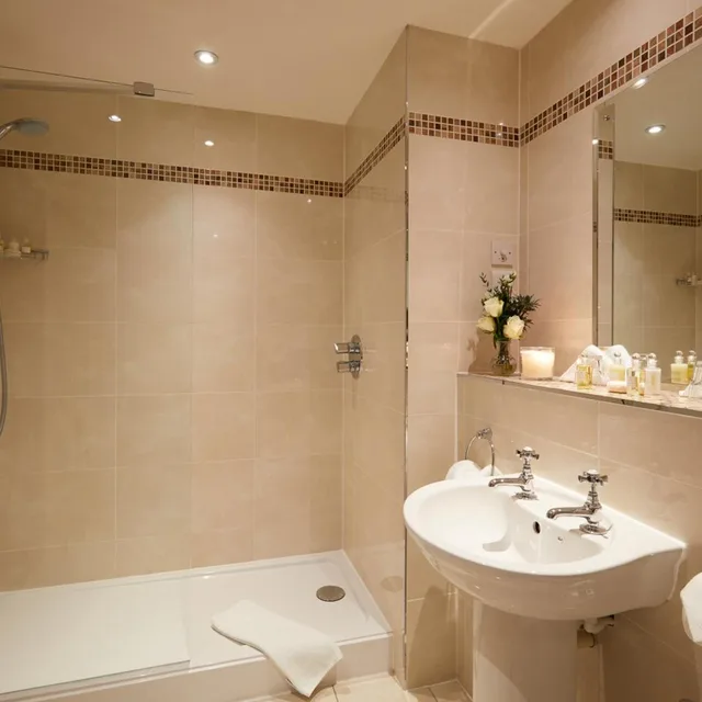 جناح بسرير مزدوج، Highlands Hotel 3/4