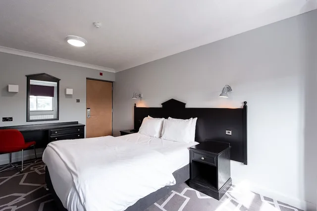 غرفة بسرير كينج، Village Hotel Liverpool 3/10
