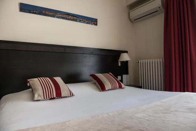 غرفة بسرير مزدوج بشرفة، Exclusive Hotel Comte De Nice 1/10