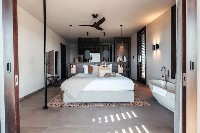 بنتهاوس فاخر بسرير كينج وسرير فردي بإطلالة على البحر بغرفتي نوم، The Kontiki Curacao Beach Resort 4/5