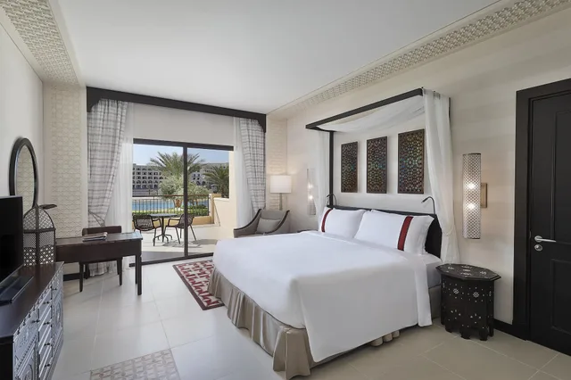 Superior, King Bed, Pool View, Accessible, Al Manara A Luxury Collection Hotel Saraya Aqaba 2/3