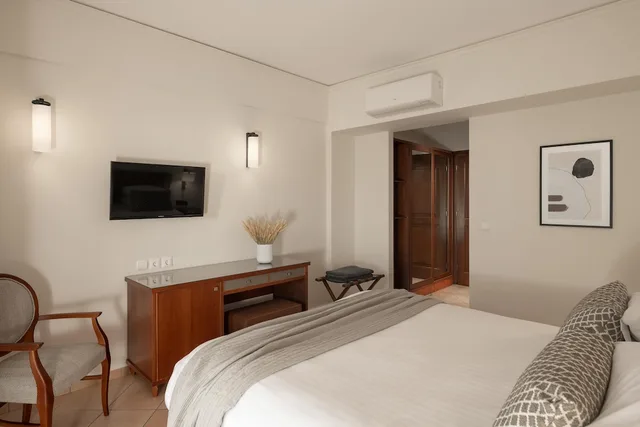 Suite, Double Bed, Lateral Side Sea View، Theartemis Palace 4/10
