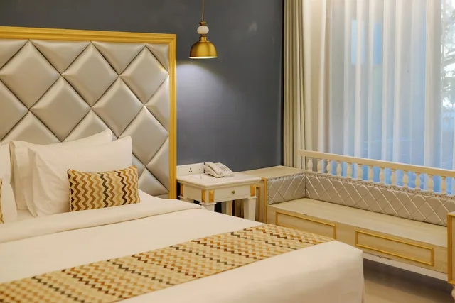 Royal, Classic, Double Bed, Pool Side, Fourteen Roses Boutique Hotel and Spa 5/10