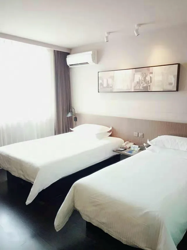 غرفة قياسية بسريرين منفصلين، Jinjiang Inn Select Wuhan Chuhehan Street Shuiguo Lake 1/3