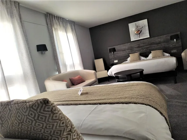 غرفة ثلاثية بسرير مزدوج وسرير فردي، Hotel Restaurant Crystal 8/9
