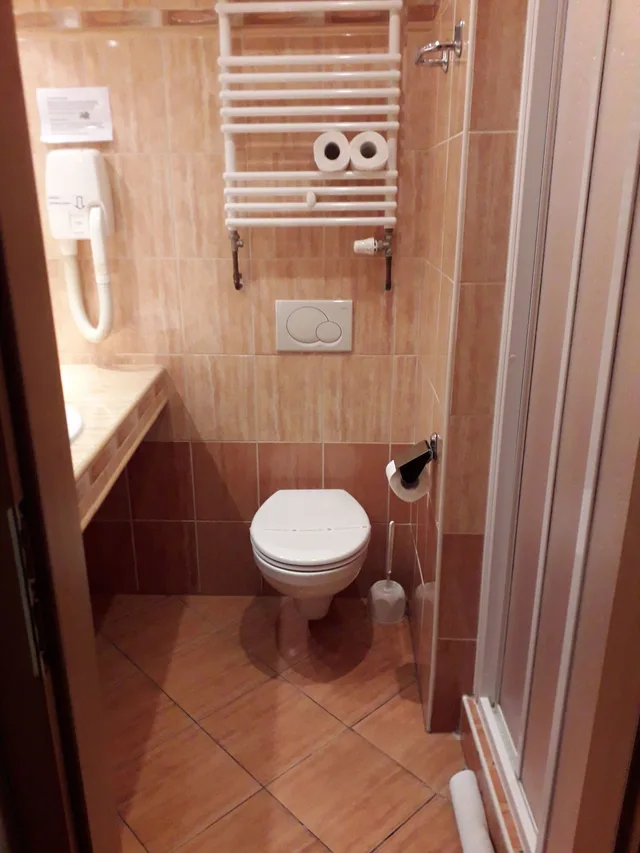 Standard, Triple, 1 Double and 1 Single Bed, Private Bathroom, Hotel Maria 3/3