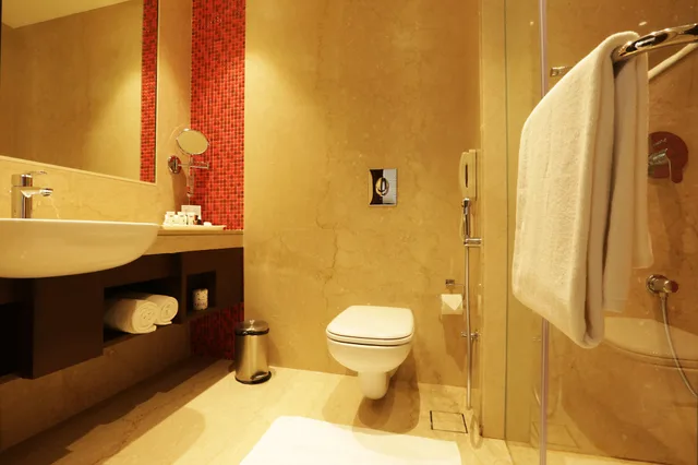 غرفة بسرير كوين للمدخنين، Ramada by Wyndham Lucknow Hotel and Convention Center 5/6