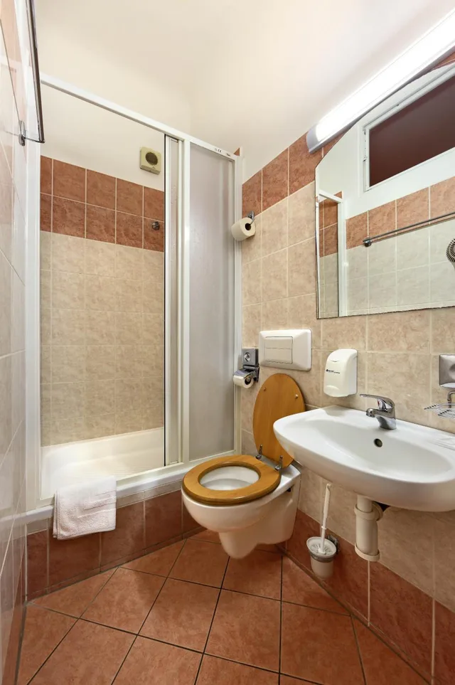 شقة، Hotel Golden City Garni 4/4