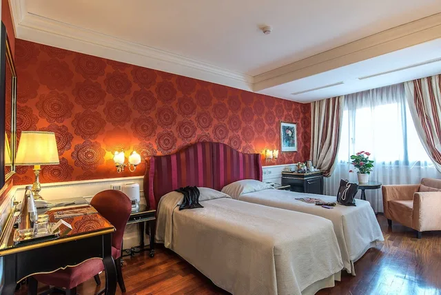 غرفة سوبيريور بسريرين منفصلين بإطلالة على المدينة، Albergo Del Senato 4/8