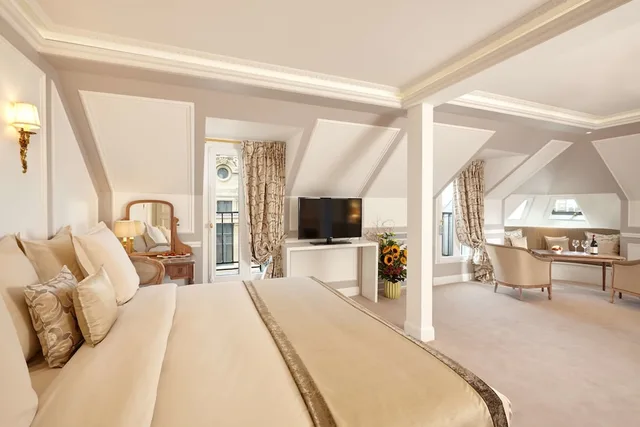 Junior Suite, King Bed, Eiffel View، Hotel Regina Louvre 7/10