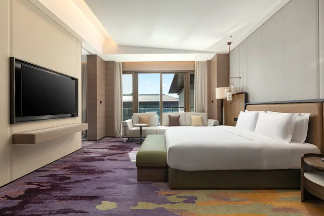 غرفة قياسية بسرير كينج مع دخول الصالة، Hualuxe Xianyang By Ihg 2/5