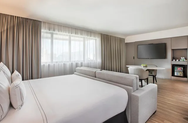 جناح جونيور بسرير مزدوج مع أريكة، Melia Ibirapuera 2/10