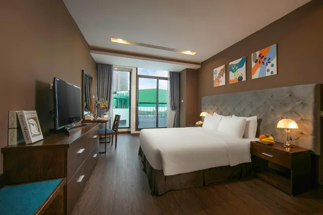 غرفة عائلية بسرير كوين وسرير فردي بإطلالة على المدينة، Brilliant Me Tri Hotel & Spa Hanoi 1/1