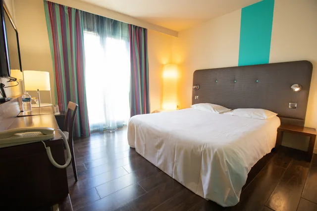 Standard, Double Bed, Hotel Ibis Styles Draguignan 2/5