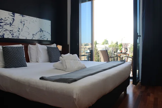 جناح استوديو بسرير كينج بإطلالة على الحديقة بشرفة، GRAND HOTEL TIBERIO 3/10