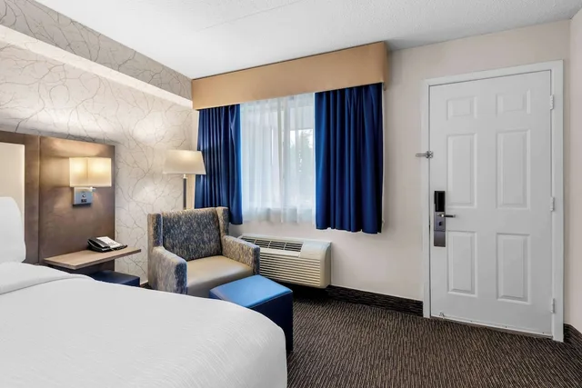 غرفة قياسية بسرير كوين، Best Western Halton Hills 2/6