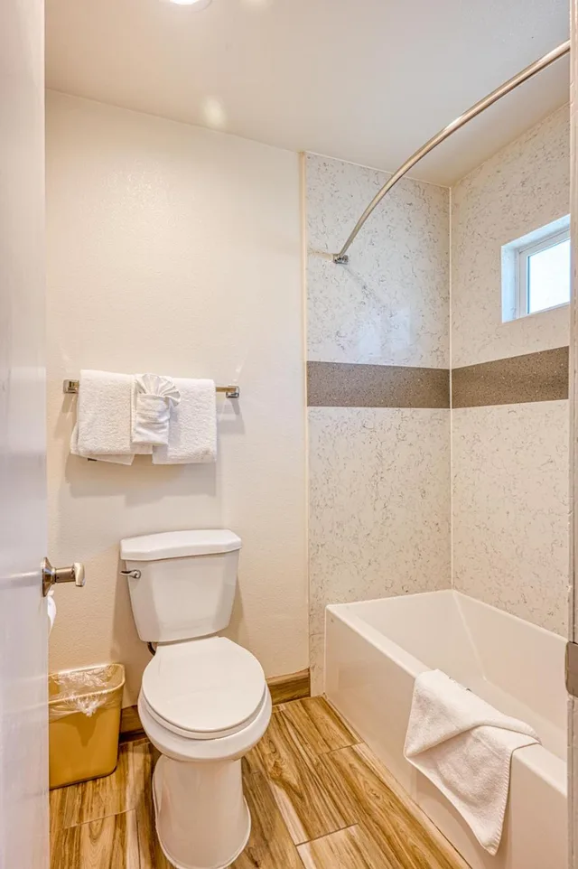 غرفة ديلوكس بسرير كينج، Vagabond Inn San Luis Obispo 4/5