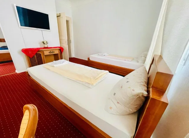 شقة، Hotel Pension De Lux 3/7