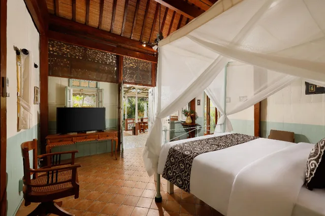 بنغل بسرير كوين، Hotel Puri Tempo Doeloe 2/2