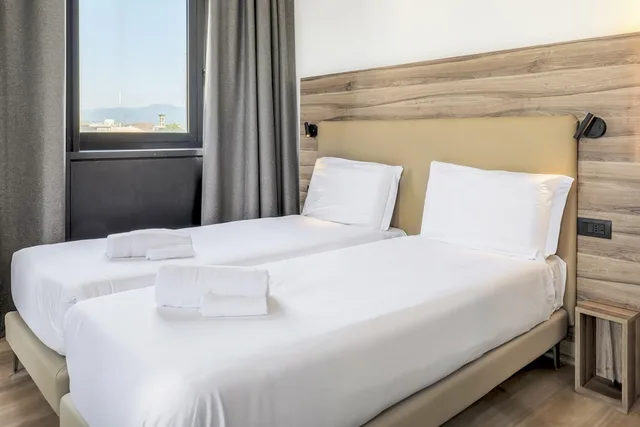 غرفة قياسية رباعية بسرير كوين مع أريكة، B&B HOTEL Prato City Center 5/8