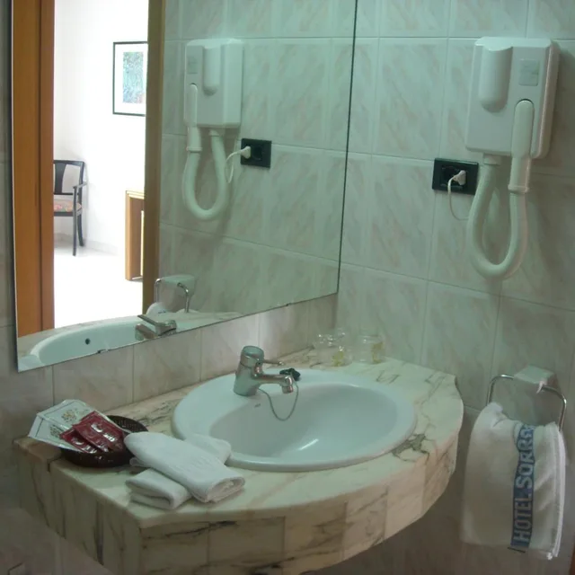 غرفة ثلاثية بإطلالة على البحر، Sorrabona Hotel 4/6
