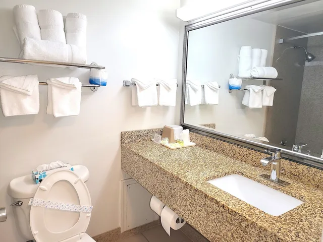 غرفة بسرير كينج بإطلالة على البحر، Ocean Resort 4/4