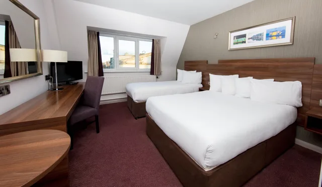 غرفة ثلاثية بسريرين، Leonardo Hotel Cork 2/2