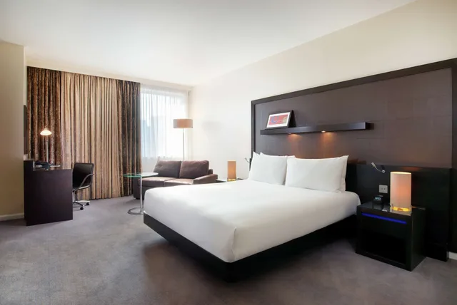 2 Bedrooms, Connecting, Family, 2 Double Beds, Hilton London Canary Wharf 3/10
