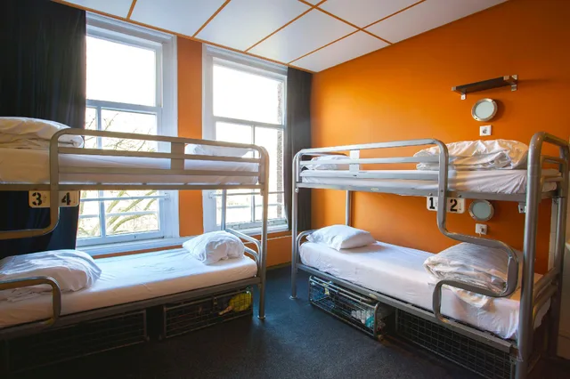 Private, 6 Beds, Private Bathroom، Flying Pigs Uptown Hostel Amsterdam 2/3