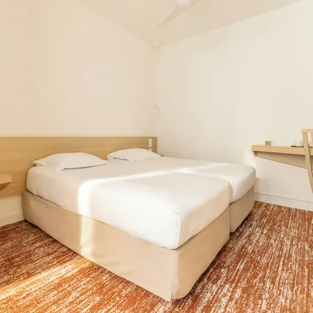 Adjoining, Family, Double and Twin Beds, Hotel Gambetta 2/10