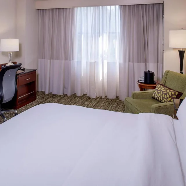 غرفة قياسية مع دخول صالة النادي، Marriott St Louis West 3/10
