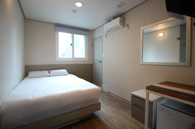 غرفة قياسية بسرير مزدوج، Dongdaemun Hwashin Hostel 2/6