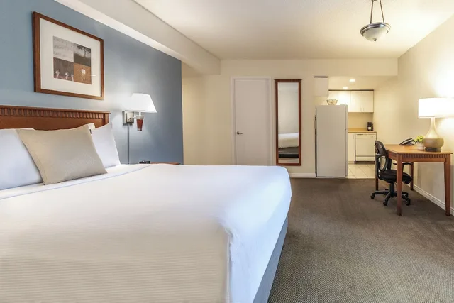 استوديو بسرير كوين بمطبخ، Hotel Saint Laurent Montreal 2/8