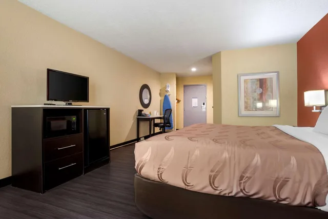 غرفة بسرير كينج، Quality Inn Phenix City Columbus 2/8