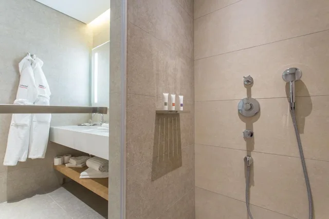 غرفة كلاسيكية بسرير كوين، Swissotel Sarajevo 4/4
