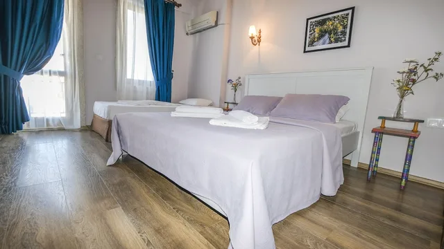 غرفة عائلية بسرير مزدوج وسرير فردي بإطلالة على البحر، Karaburun Konak Hotel 2/10