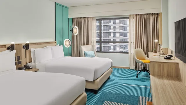 Standard, Twin Beds, Lounge Access, Holiday Inn & Suites Makati 2/6