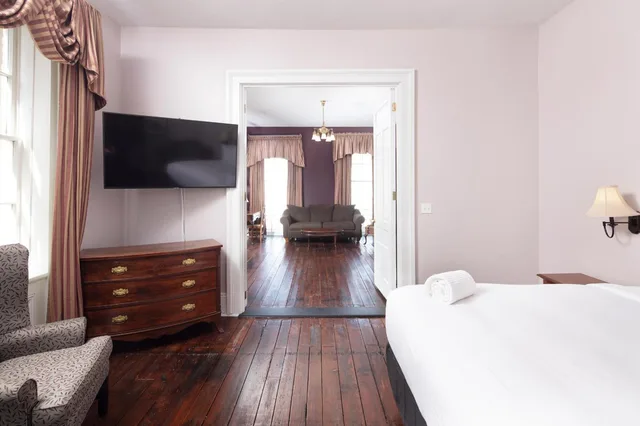 جناح بسرير كينج، Maison Saint Charles 3/5